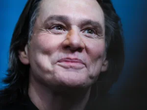 Jim Carrey's Face at César Awards: Analyzing the Star’s Ageless Transformation Replace Remove